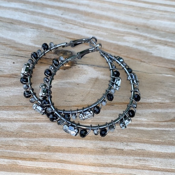 Handcrafted hoop earrings with crystals and beads - Picture 6 of 7